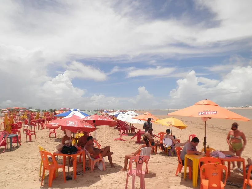 Vista da praia da Orla de Atalaia em Aracaju