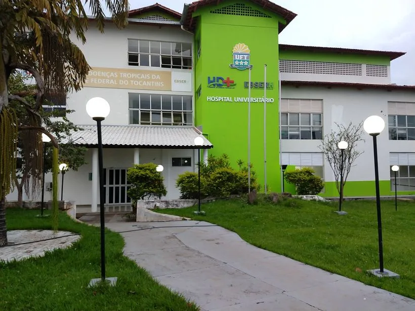 Fachada do Hospital Universitário de Doenças Tropicais de Araguaína