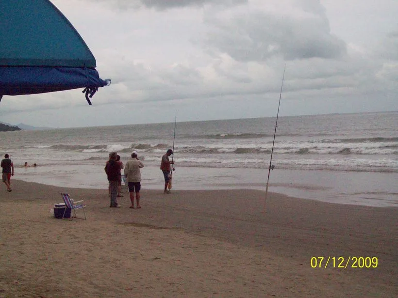 Praia Central de Balneário Camboriú com arranha-céus ao fundo
