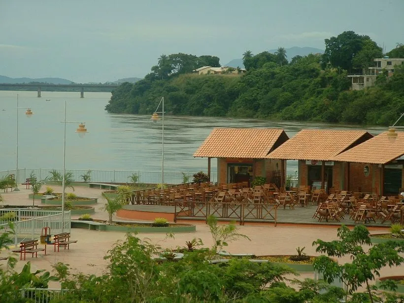 Orla de Boa Vista às margens do rio Branco