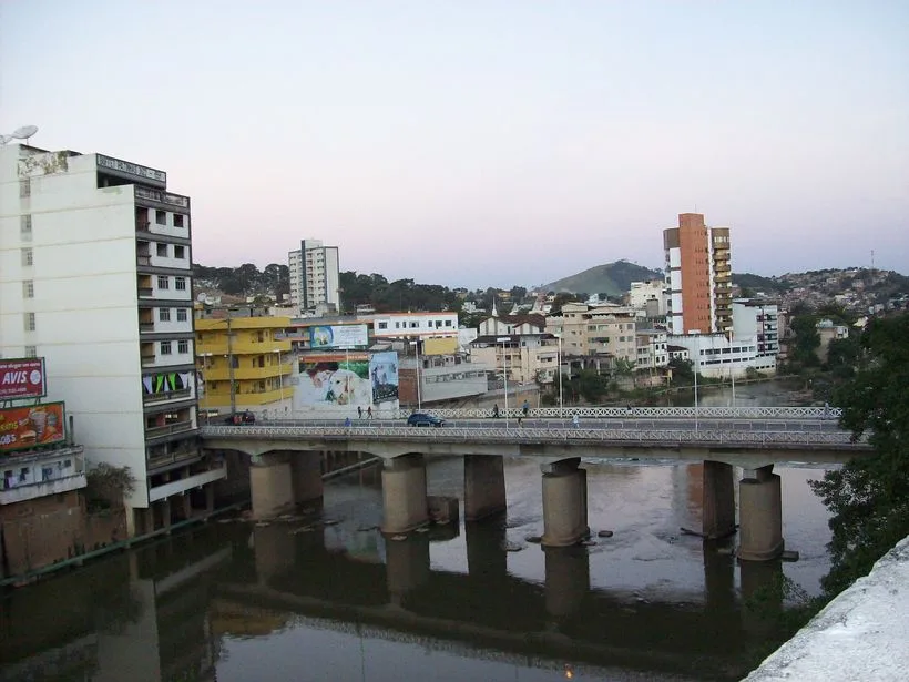 Ponte municipal sobre o rio Itapemirim em Cachoeiro de Itapemirim