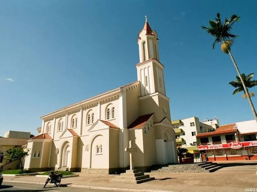 Fachada da igreja matriz de Camboriú