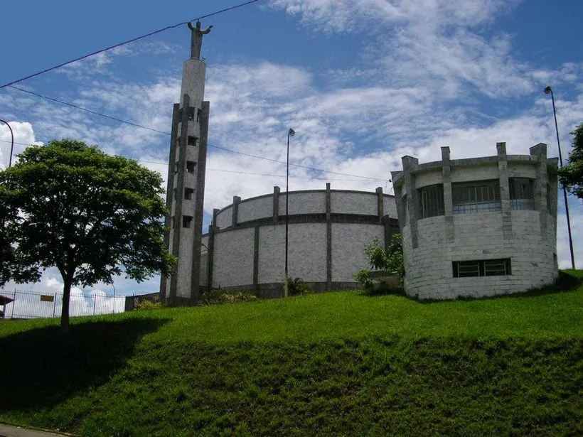 Fachada da Basílica do Sagrado Coração de Jesus em Conselheiro Lafaiete