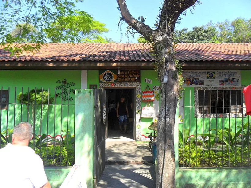 Fachada da Casa do Artesão em Embu das Artes