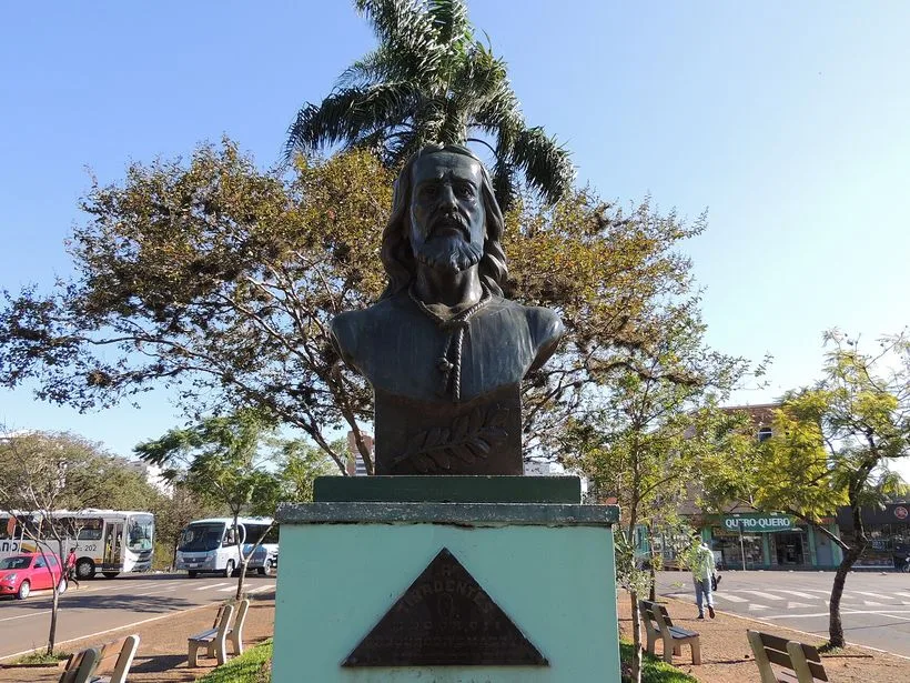 Monumento a Tiradentes em praça de Erechim