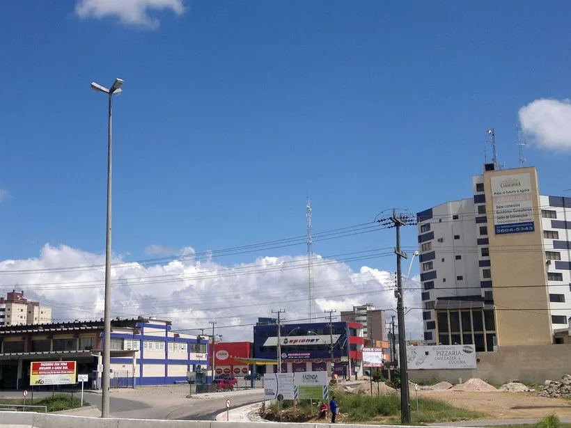 Vista de prédios e área urbana de Fazenda Rio Grande (PR)