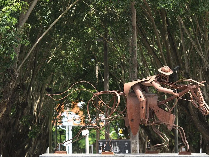 Estátuas do Vaqueiro e do Tropeiro em Feira de Santana