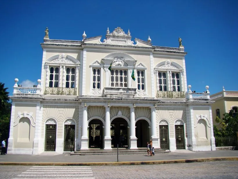 Fachada do Theatro José de Alencar em Fortaleza