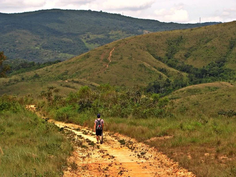 Trilha em meio ao cerrado do Parque Estadual do Juquery