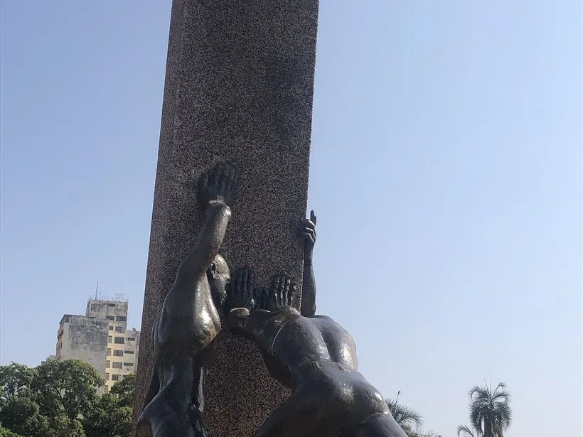 Monumento às Três Raças em Goiânia