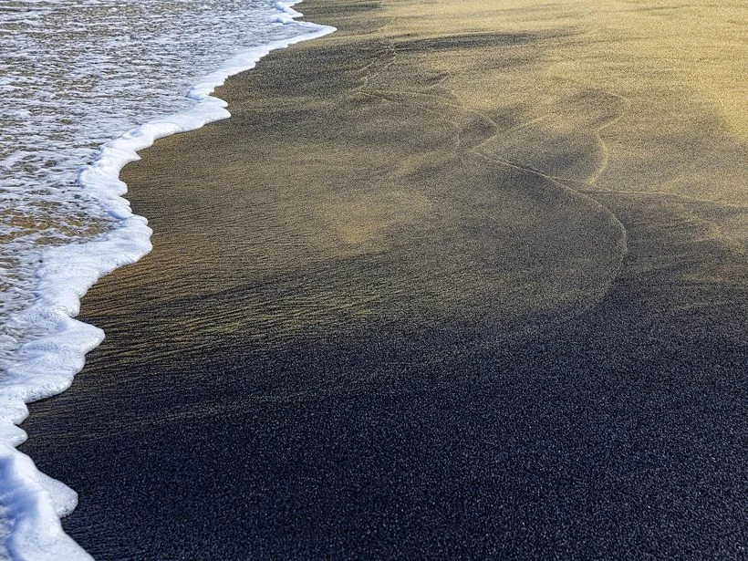Faixa de areia preta monazítica em Guarapari