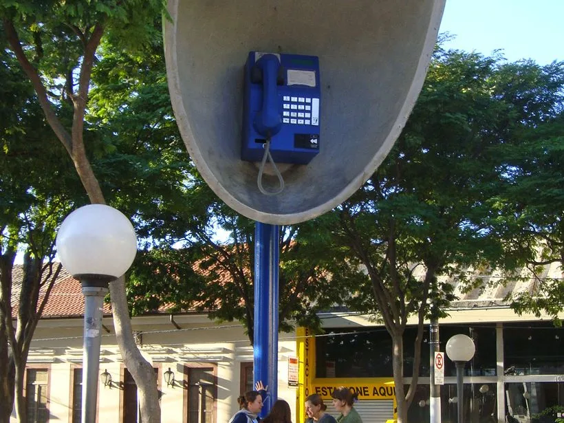 Orelhão gigante de cerca de 7 metros em Itu