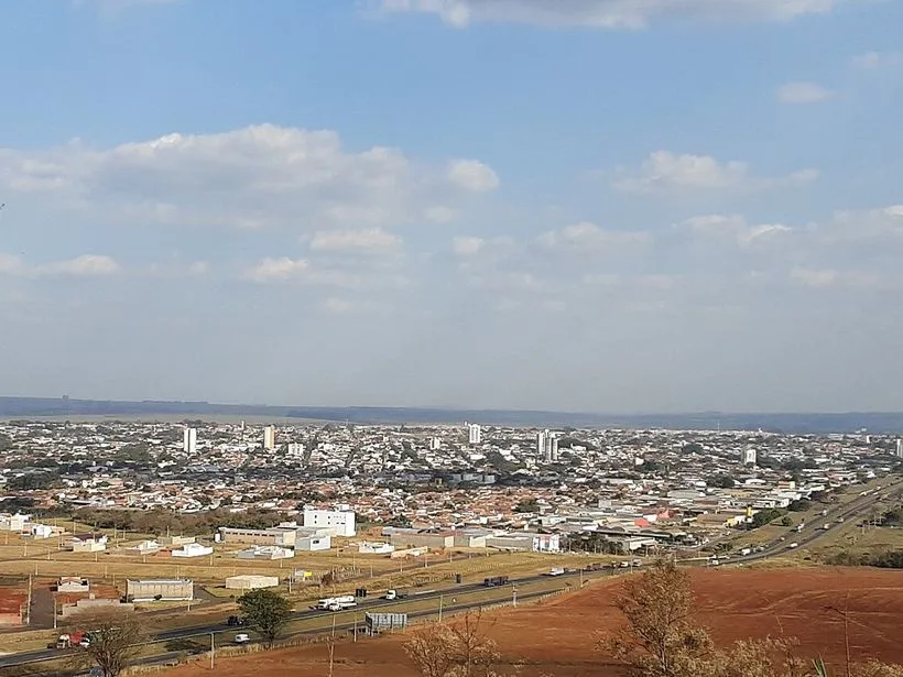 Vista panorâmica de Leme SP a partir do Morro do Cristo
