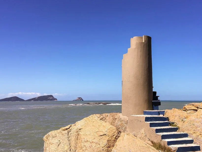 Antigo farol de Macaé à beira-mar