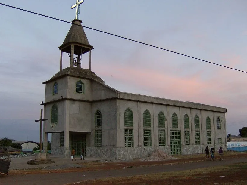 Igreja no Lago Azul, em Novo Gama