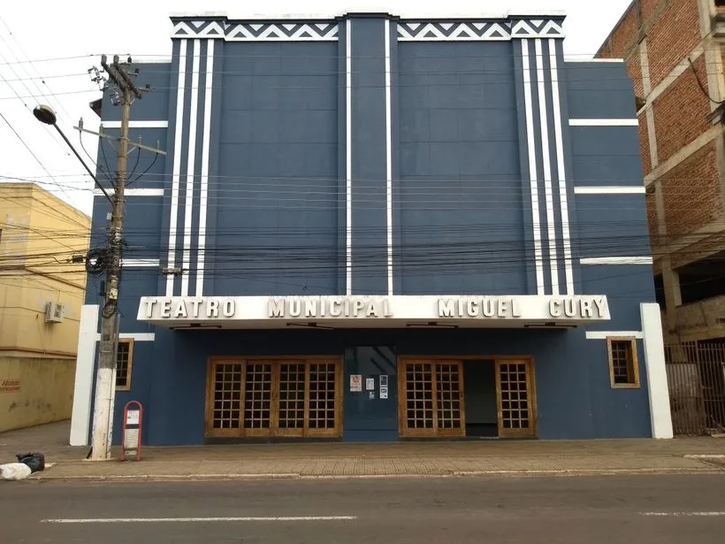 Fachada do Teatro Municipal Miguel Cury em Ourinhos