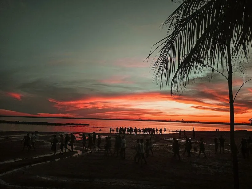 Praia da Graciosa em Palmas ao pôr do sol