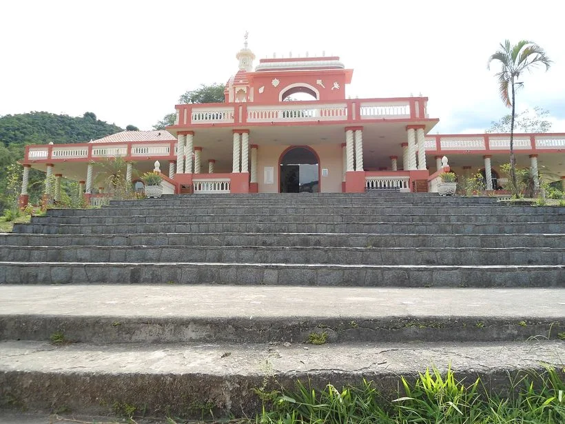 Templo da Fazenda Nova Gokula em Pindamonhangaba