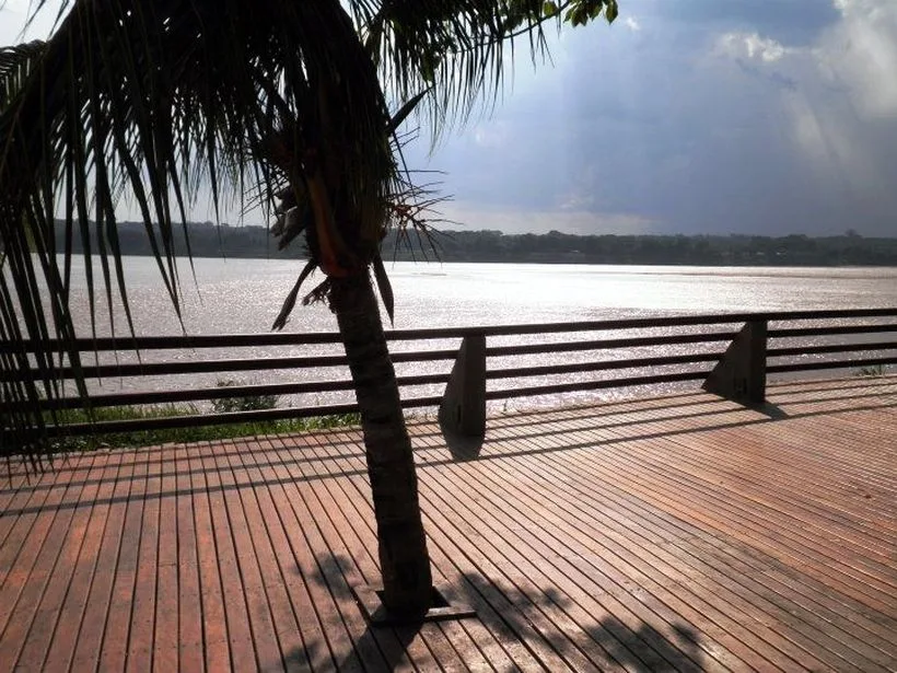 Pôr do sol sobre o rio Madeira em Porto Velho