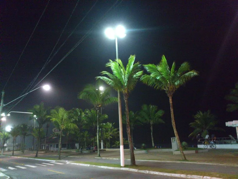 Orla de Praia Grande à noite