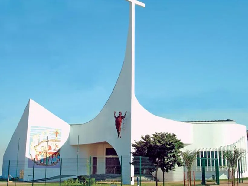 Fachada da Catedral Santa Cruz em Rondonópolis