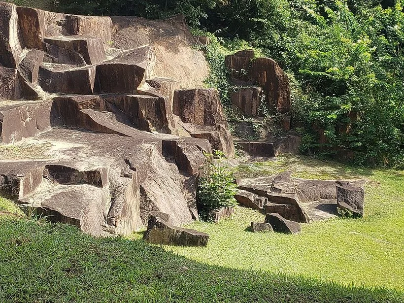 Rochas glaciais do Parque Rocha Moutonnée em Salto