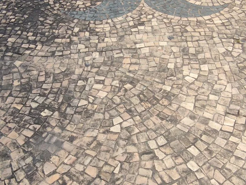 Rua de casario colonial no centro histórico de Santana de Parnaíba