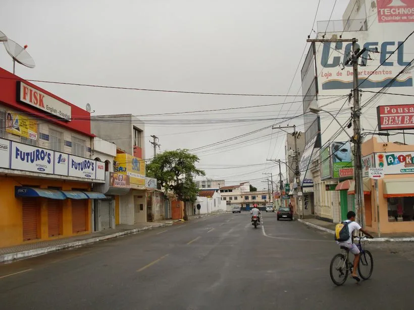Rua Tiradentes no centro de Santo Antônio de Jesus