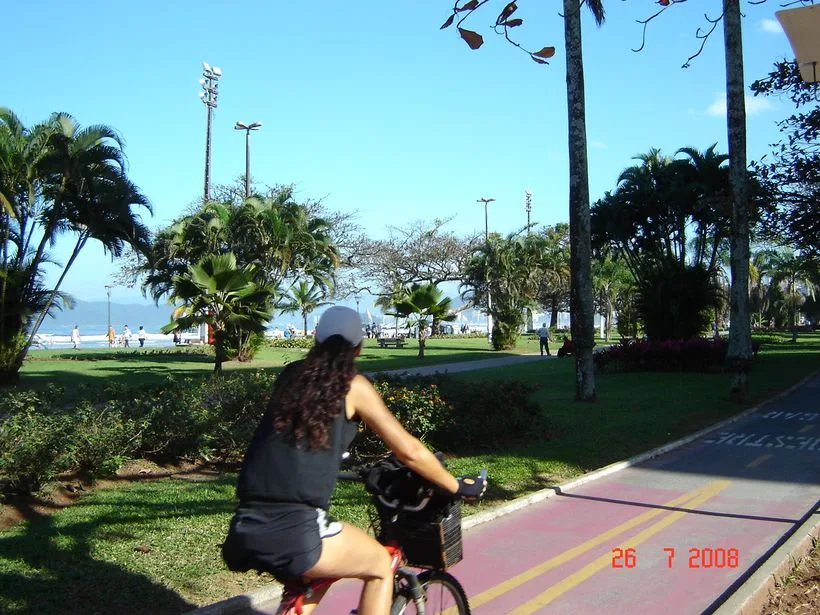 Jardins e ciclovia da orla de Santos