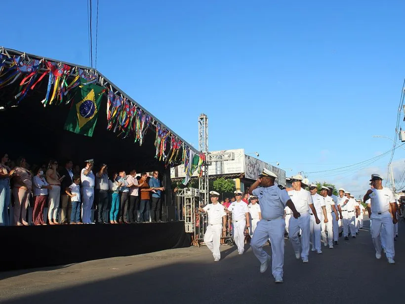 Desfile cívico-militar nas ruas de São Gonçalo do Amarante
