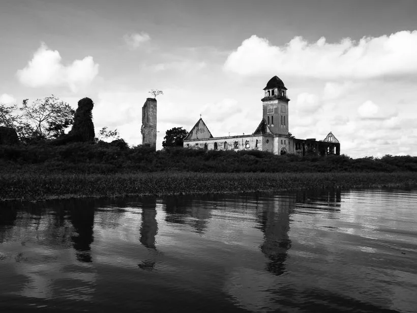 Ruínas históricas na Barragem de Tapacurá em São Lourenço da Mata