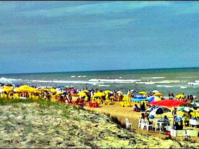 Orla da praia de Guriri em São Mateus
