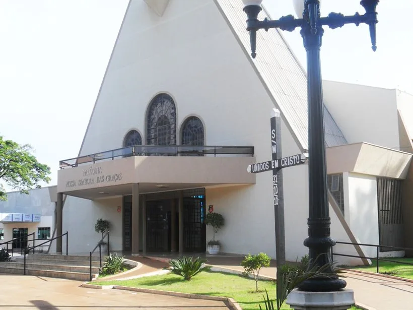 Fachada da igreja matriz no centro de Sarandi