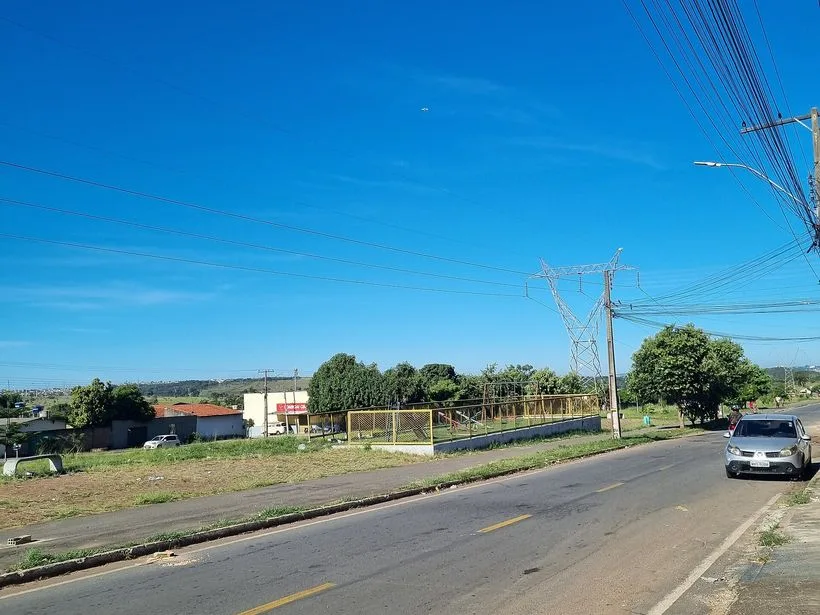 Rua residencial no bairro Jardim das Oliveiras em Senador Canedo