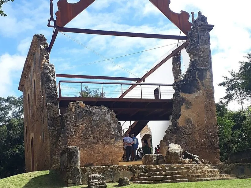 Ruínas da Igreja de São José do Queimado na Serra