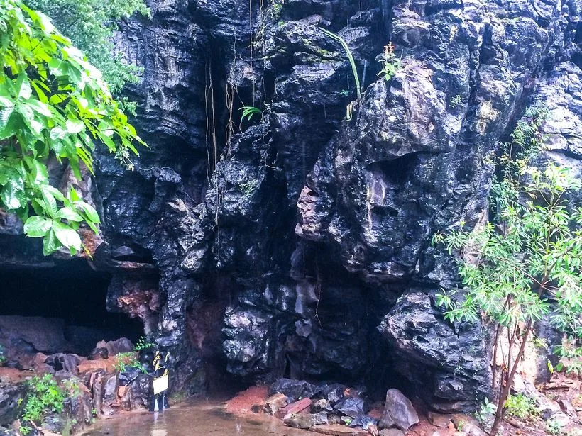 Entrada da Gruta Rei do Mato perto de Sete Lagoas
