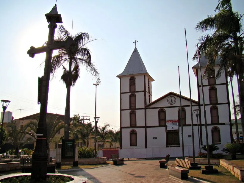 Fachada do Santuário Velho, a antiga Igreja Matriz de Trindade, Goiás