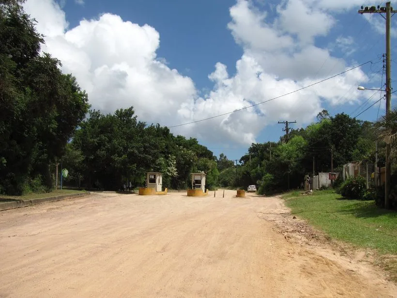 Portão de entrada do Parque Estadual de Itapuã em Viamão