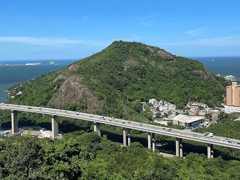 Terceira Ponte e Morro do Moreno em Vila Velha