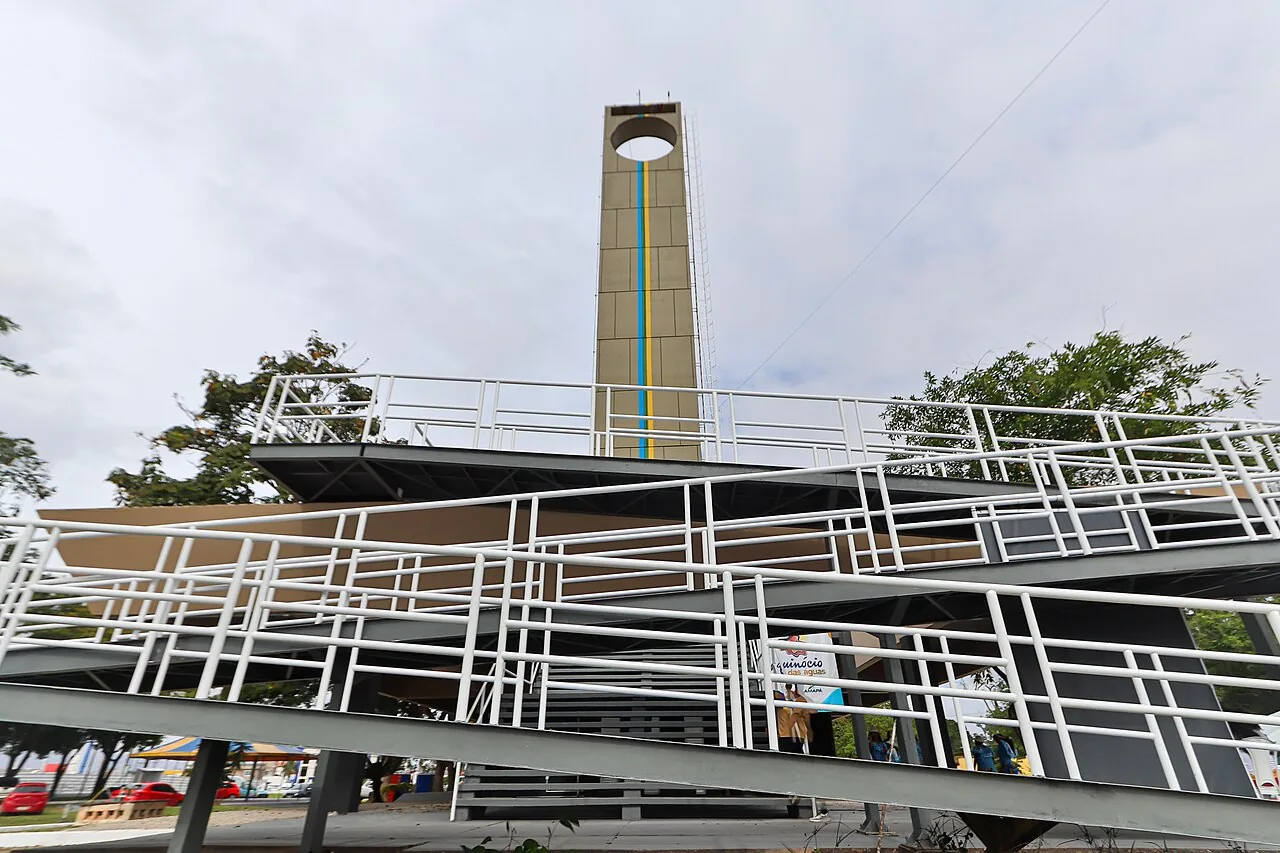 Marco Zero do Equador em Macapá, obelisco que marca a linha do Equador na capital do Amapá