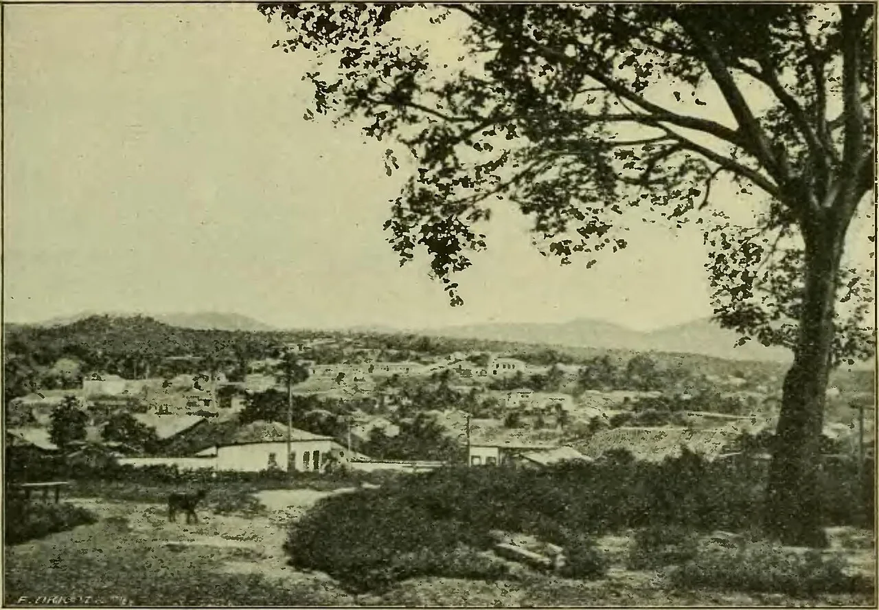 Vista da Cidade de Goiás, então Goyaz, por volta de 1903, com o casario colonial e as igrejas do centro histórico