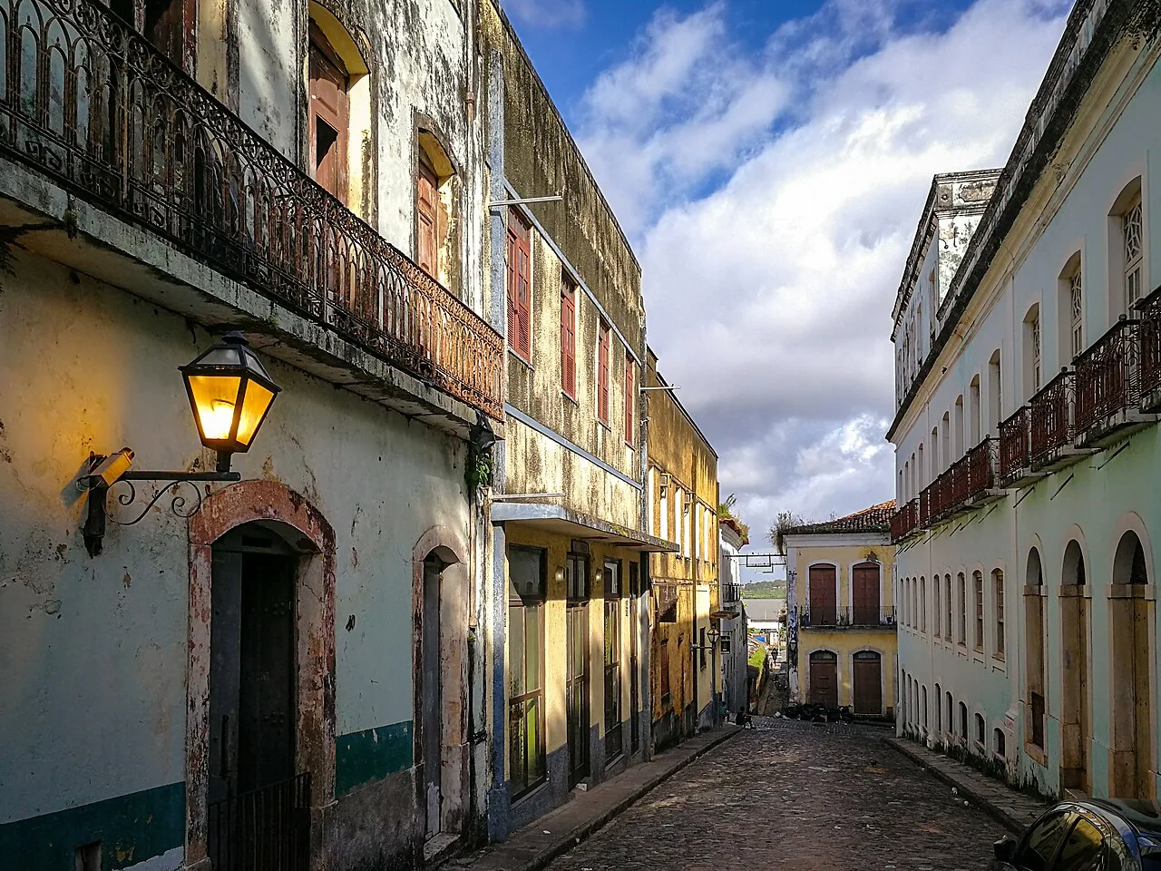 Casario colonial colorido do centro histórico de São Luís do Maranhão, tombado pela Unesco, cenário da adesão de 1823