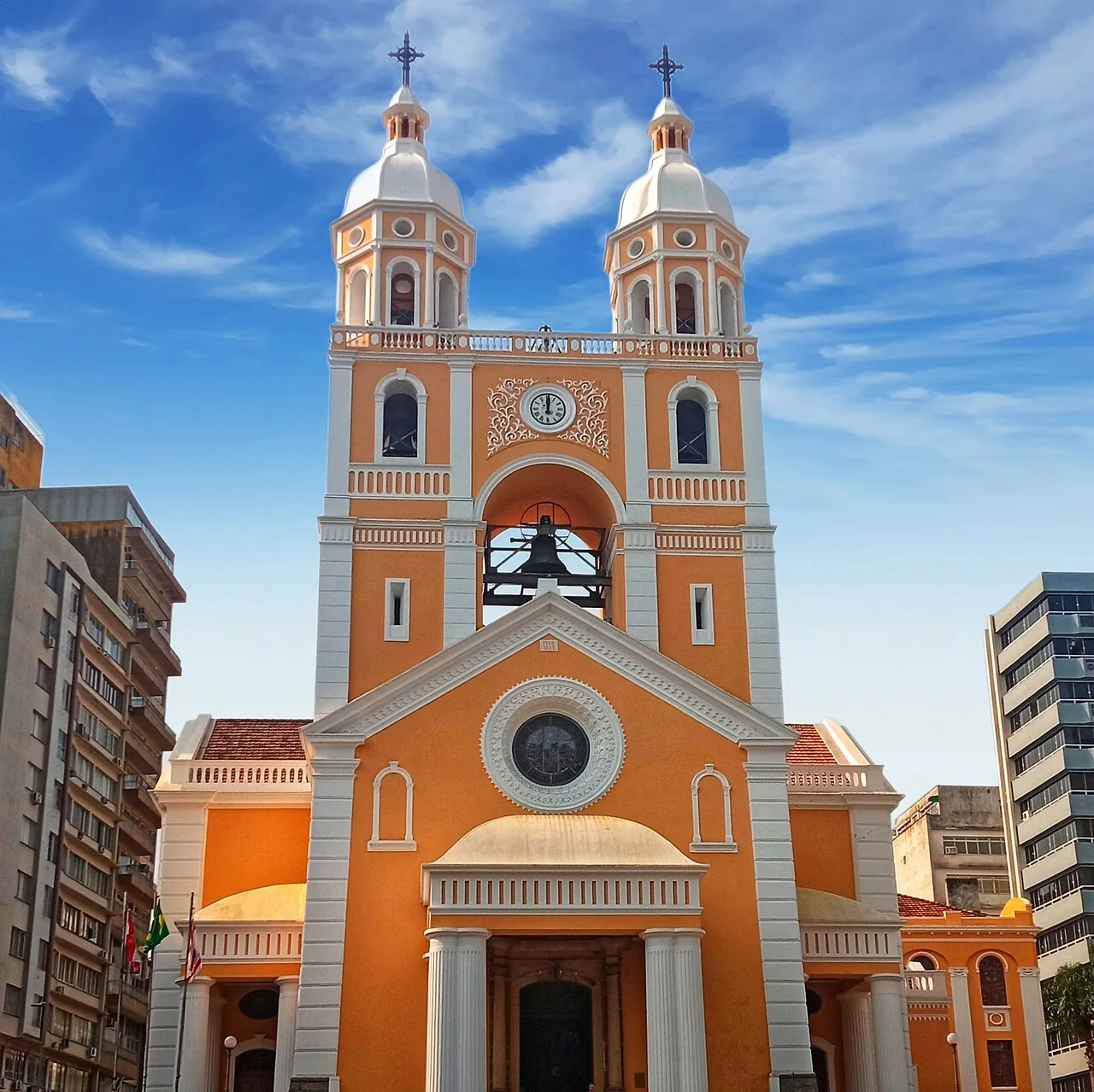 Fachada da Catedral Metropolitana de Florianópolis, sede da Arquidiocese e principal templo dedicado à devoção catarinense