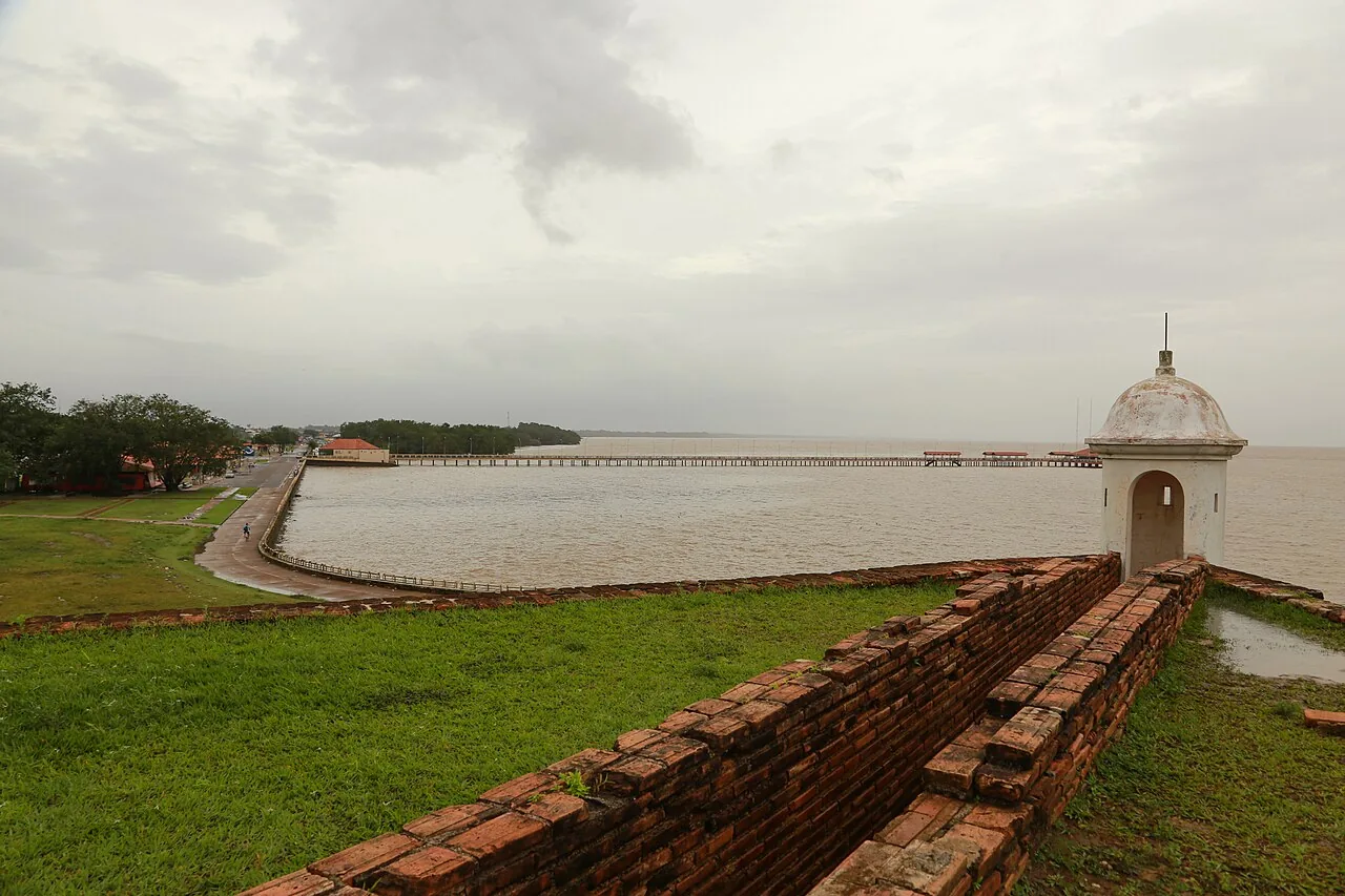 Fortaleza de São José de Macapá, forte colonial português do século XVIII às margens do Rio Amazonas, no Amapá