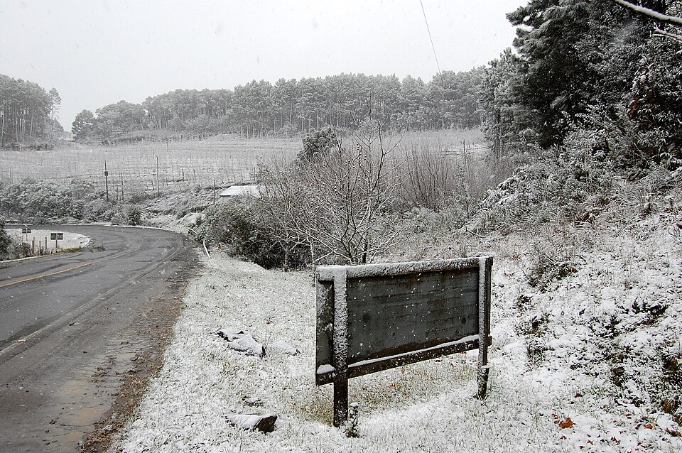 Paisagem coberta de neve em São Joaquim, Santa Catarina